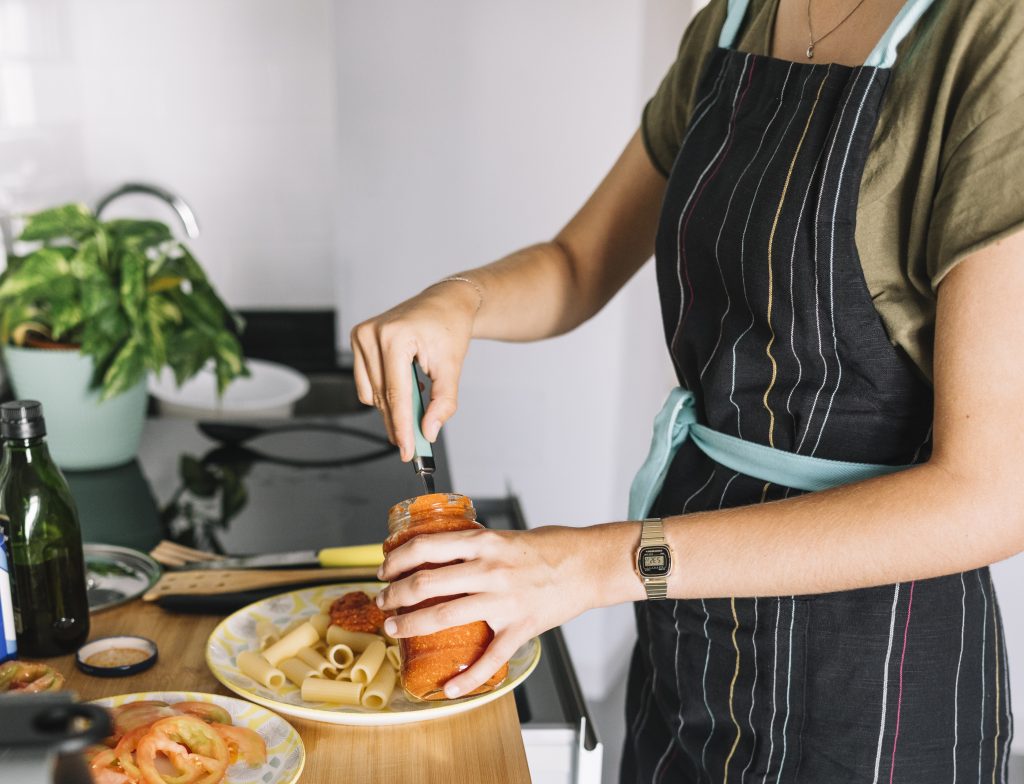 Recetas saludables y económicas para bajar de peso, la importancia de cocinar en casa